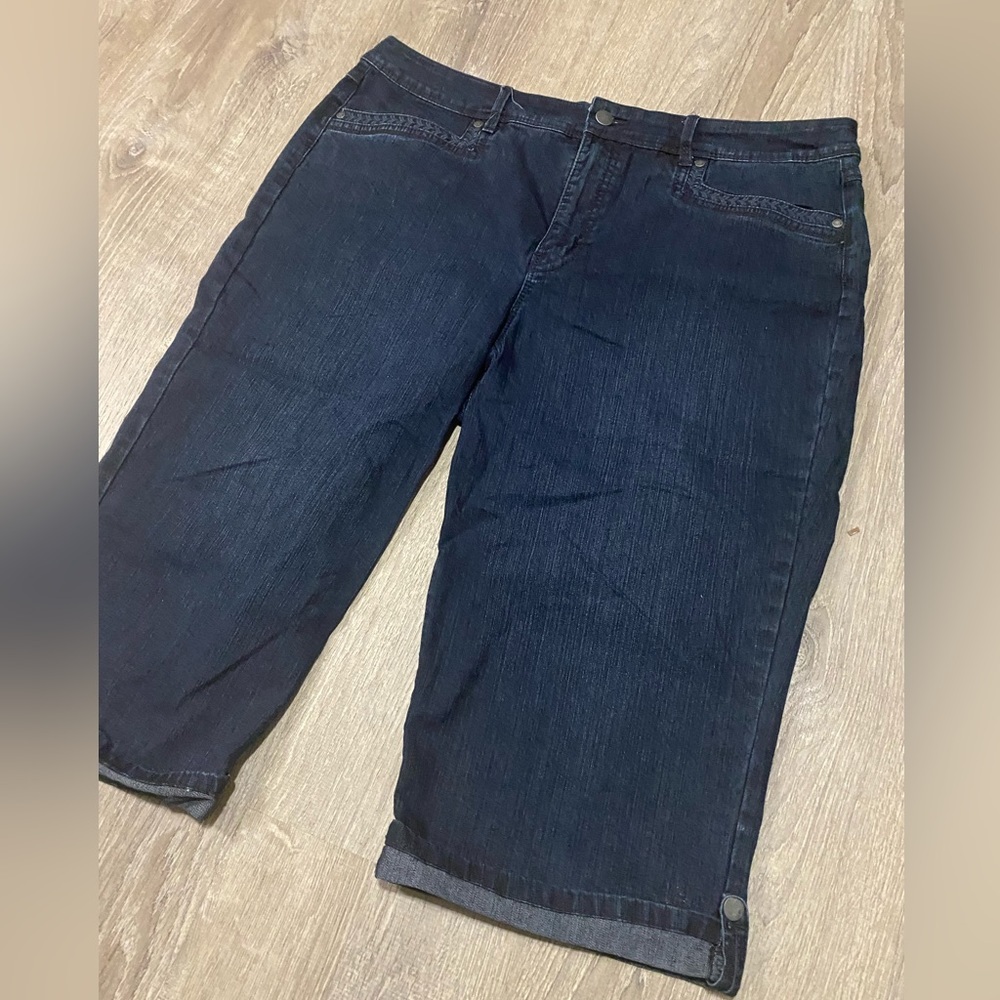 Gloria Vanderbilt Dark Wash Denim Skimmer Capri Jeans Women’s Size 16 Stretch - Picture 3 of 8